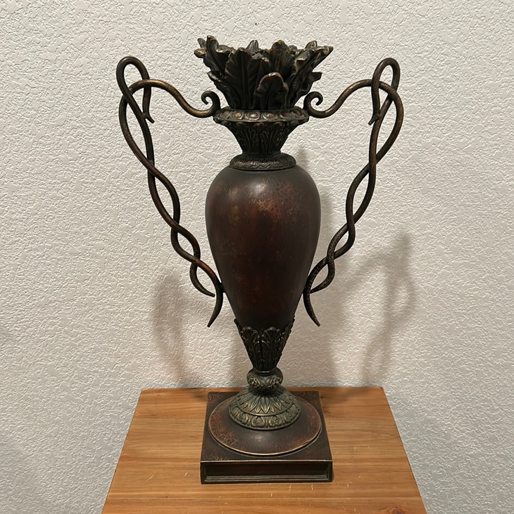 EXQUISITE FLOOR STANDING CANDLE HOLDER VASE ORNATE SNAKE HANDLE AMPHORA STYLE